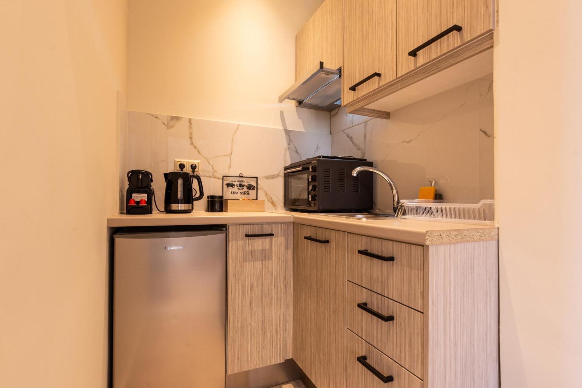 Demi'S Apartments Near Athen'S Airport อาร์เตมีดา ภายนอก รูปภาพ